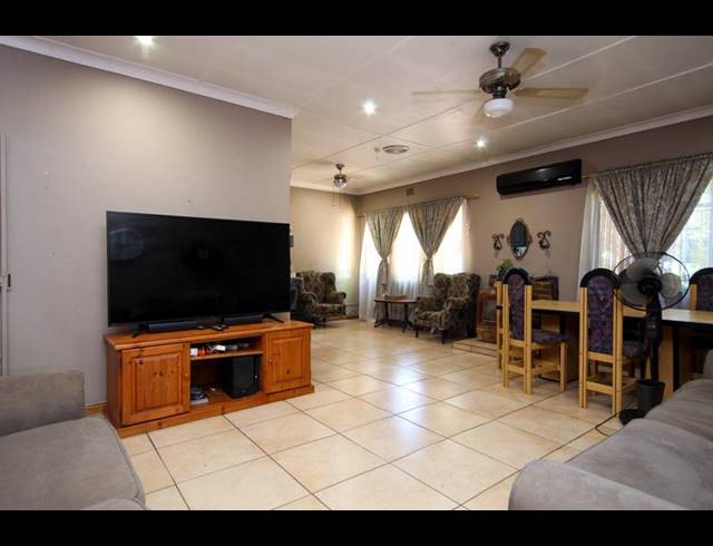 4 BEDROOM HOUSE FOR SALE IN VALHALLA